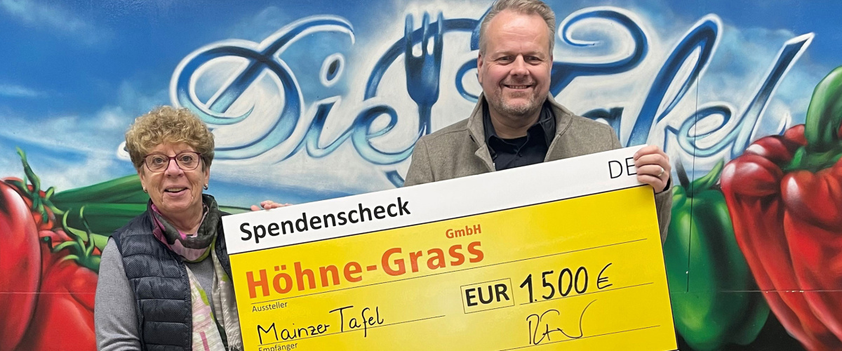 Übergabe des Spendenschecks durch Herrn Ralf Feller, Prokurist und Mitglied der Geschäftsleitung von Höhne-Grass.